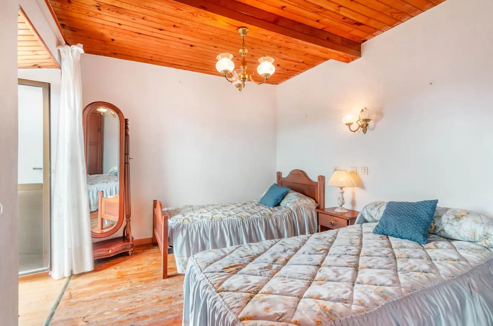 Dormitori de Casa o xalet en venda en Valdés - Luarca amb Calefacció, Jardí privat i Terrassa