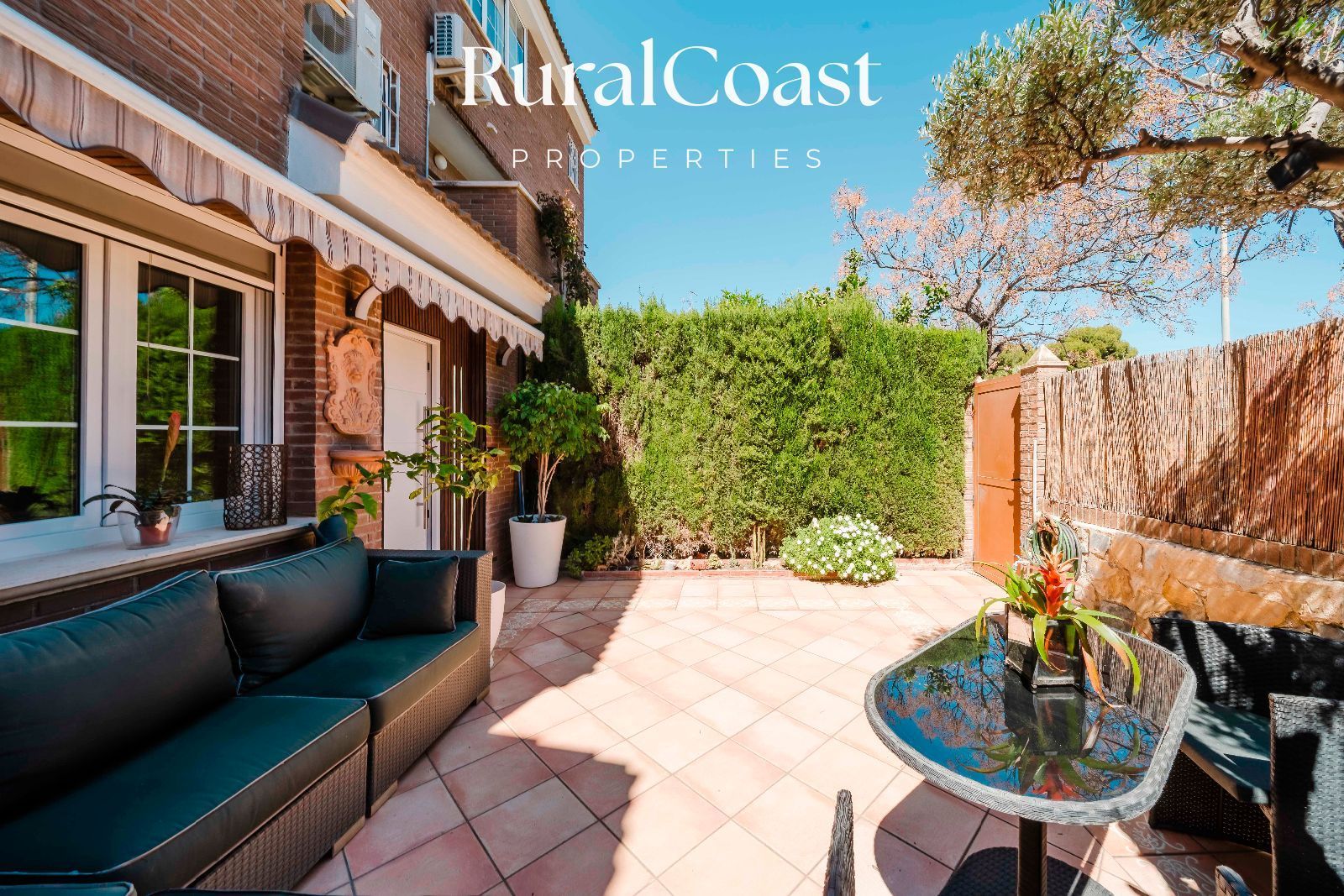 Vista exterior de Casa o xalet en venda en Alicante / Alacant amb Aire condicionat, Calefacció i Terrassa