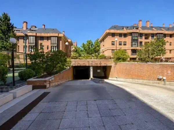 Vista exterior de Apartamento en venta en Madrid con Aire acondicionado, Calefacción y Jardín privado