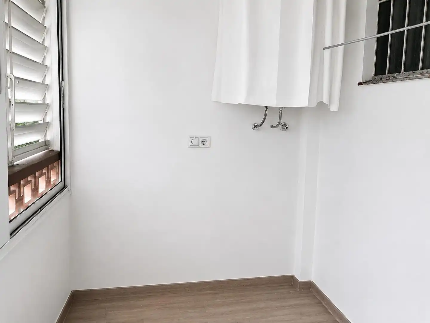 Bathroom of Flat for sale in Mollet del Vallès  with Air Conditioner and Parquet flooring