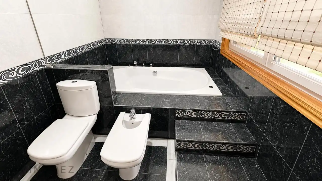 Baño de Casa o chalet en venta en Vigo  con Calefacción, Jardín privado y Parquet