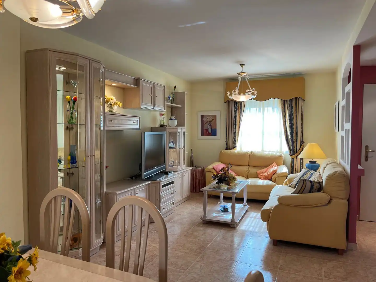 Sala d'estar de Casa adosada en venda en Ciudad Real amb Aire condicionat, Calefacció i Terrassa