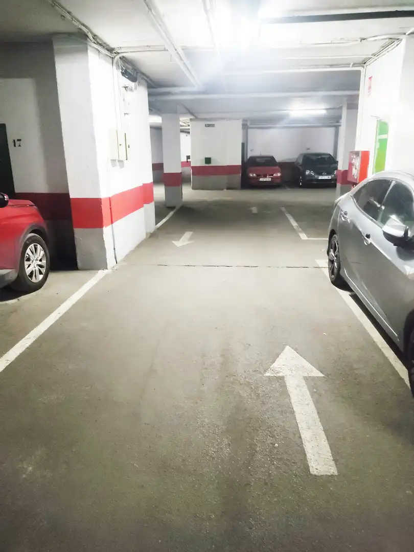 Garage for rent in Calle Profesor Sainz Cantero, 14, Centro - Sagrario