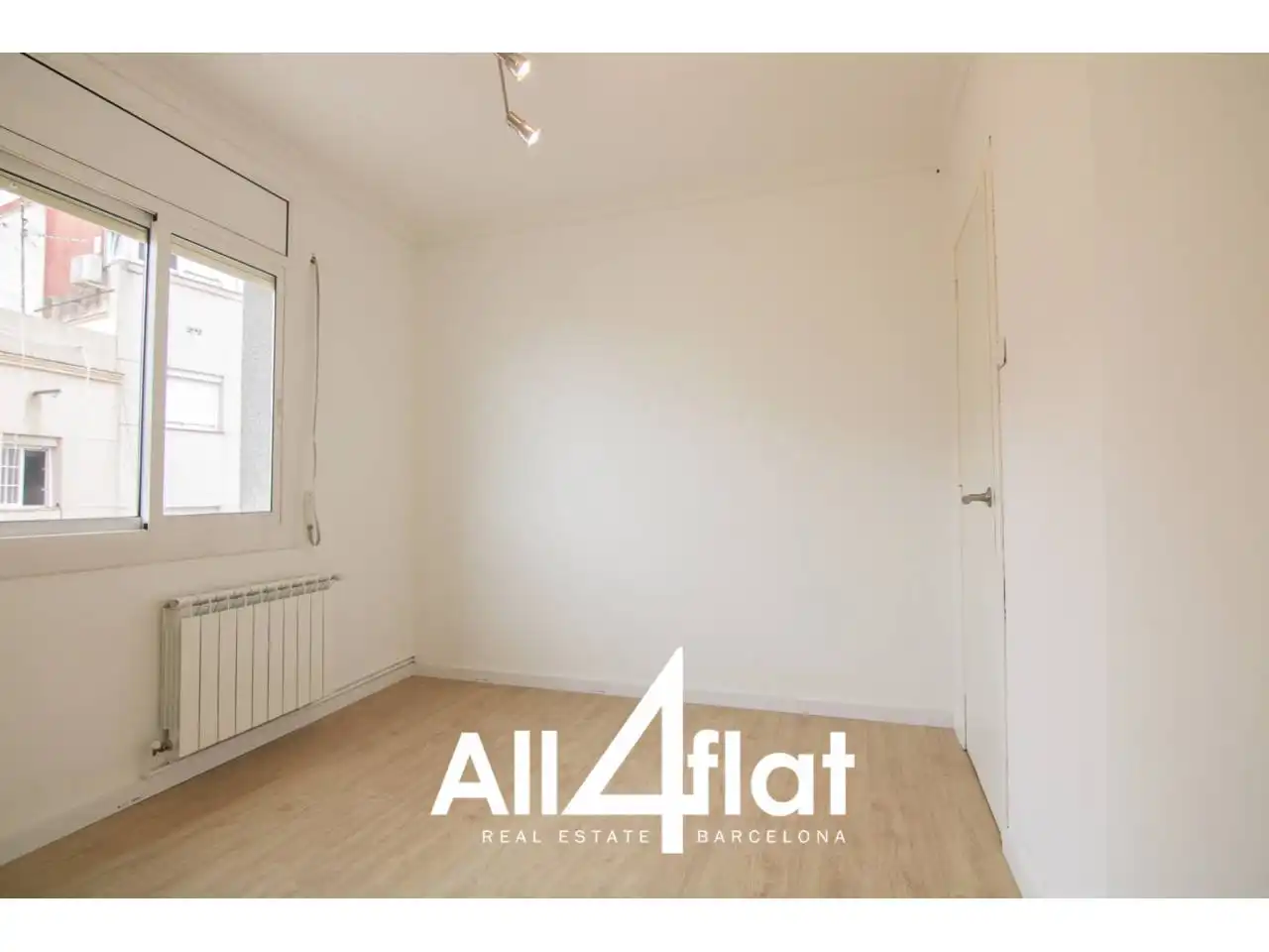Bedroom of Flat for rent in Barcelona  with Heating, Parquet flooring and Alarm