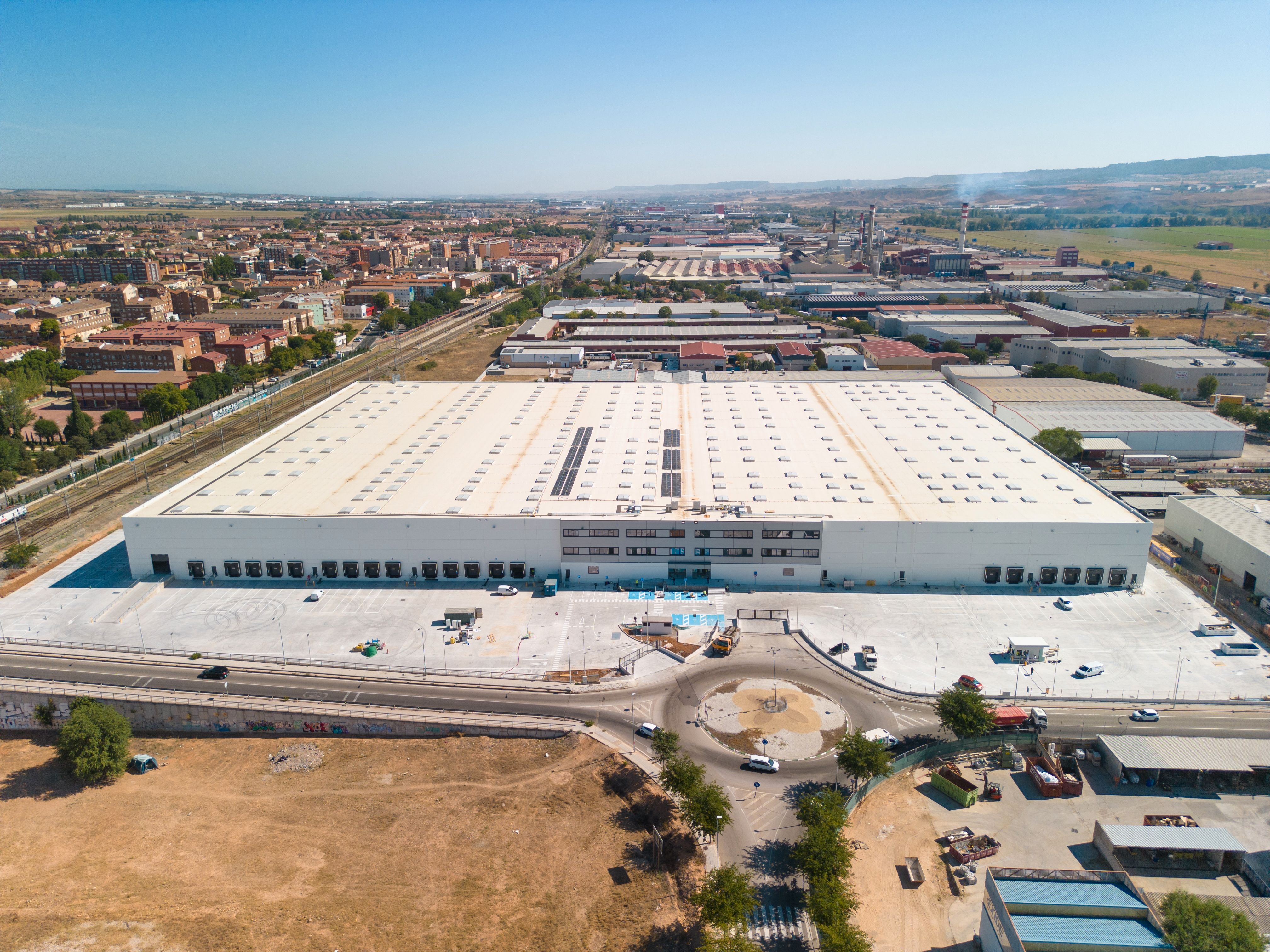 Vista exterior de Nau industrial de lloguer en Azuqueca de Henares amb Calefacció i Alarma