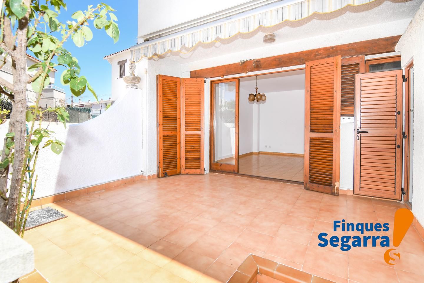 Exterior view of House or chalet for sale in El Vendrell  with Air Conditioner, Private garden and Terrace