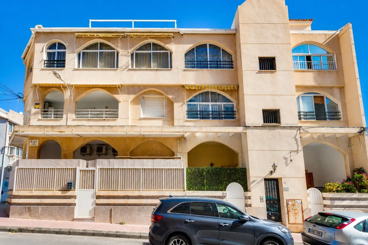 Vista exterior de Planta baixa en venda en Torrevieja amb Aire condicionat, Moblat i Rentadora