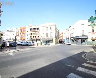 Vista exterior de Local en venda en  Sevilla Capital