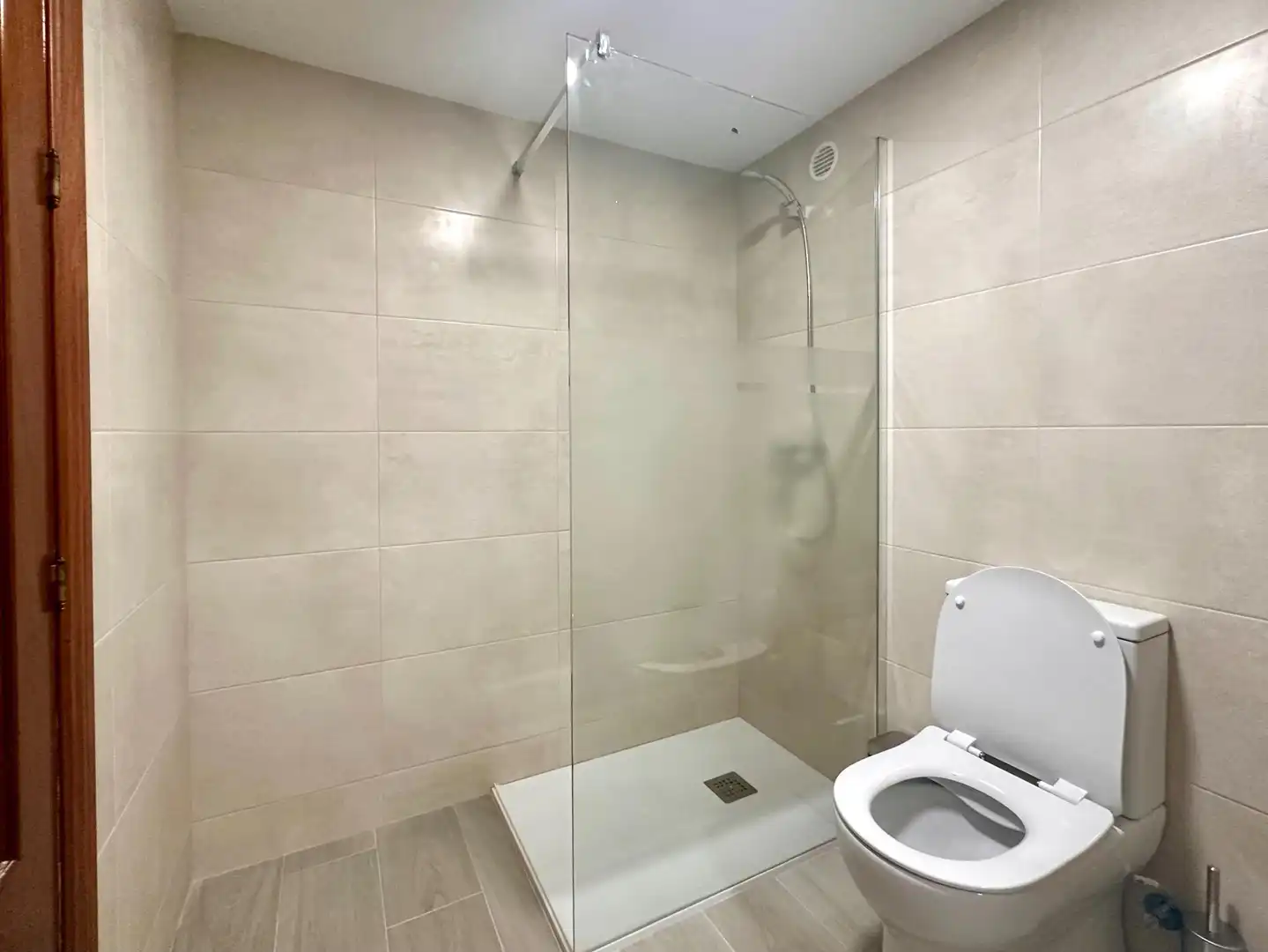 Bathroom of Flat for rent in Granada  with Air Conditioner, Heating and Terrace