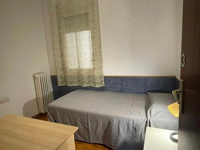 Bedroom of Flat to share in  Barcelona Capital  with Heating, Furnished and Washing machine