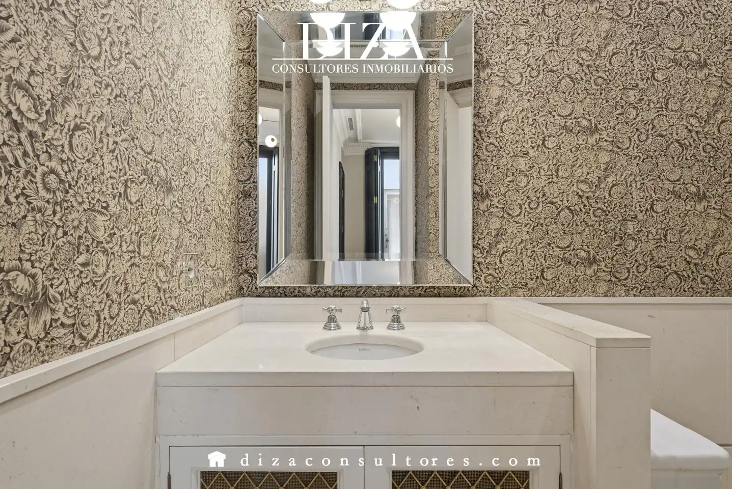 Bathroom of Flat for rent in Madrid  with Air Conditioner and Heating