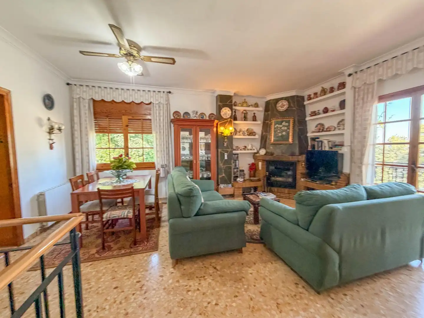Sala d'estar de Casa o xalet en venda en Castellví de Rosanes amb Aire condicionat, Calefacció i Jardí privat