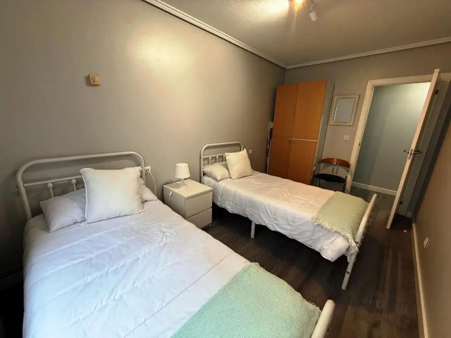 Schlafzimmer von Wohnung zur Miete in Comillas (Cantabria) mit Heizung, Parkett und Terrasse