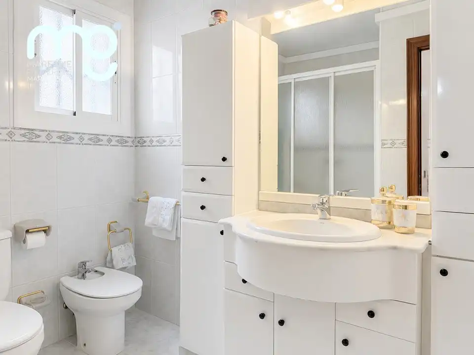 Bathroom of Flat for sale in Mataró  with Air Conditioner, Heating and Terrace