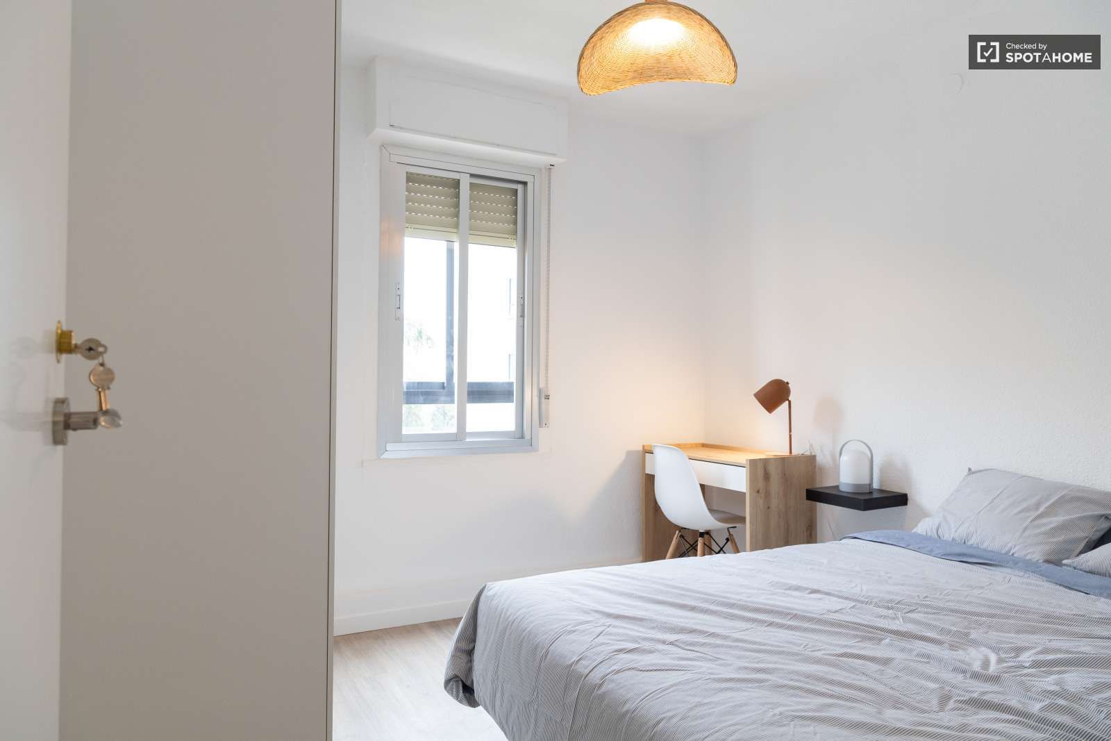 Bedroom of Flat to share in  Madrid Capital  with Air Conditioner, Heating and Terrace