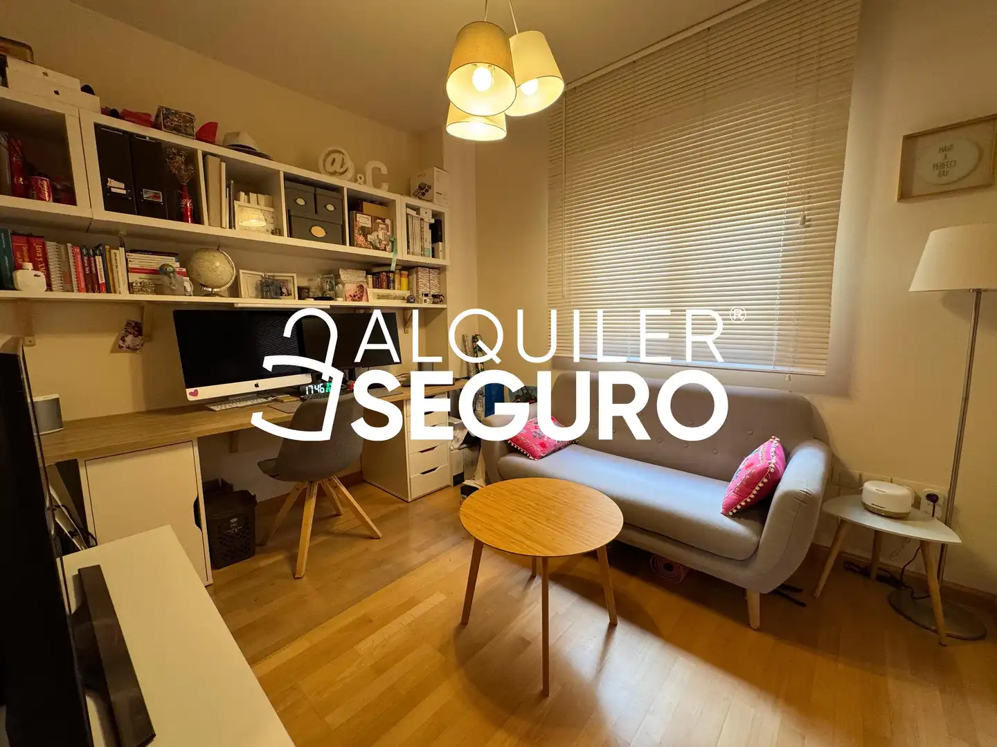 Sala d'estar de Pis de lloguer en Torremolinos amb Aire condicionat, Terrassa i Piscina