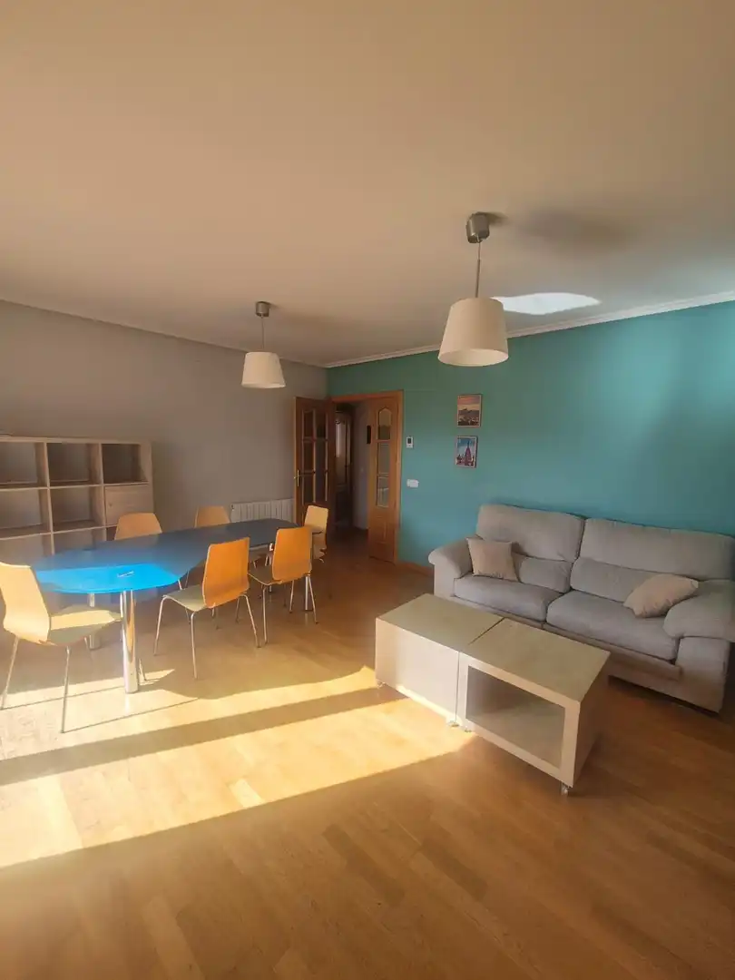 Sala d'estar de Àtic en venda en Ávila amb Calefacció, Terrassa i Traster