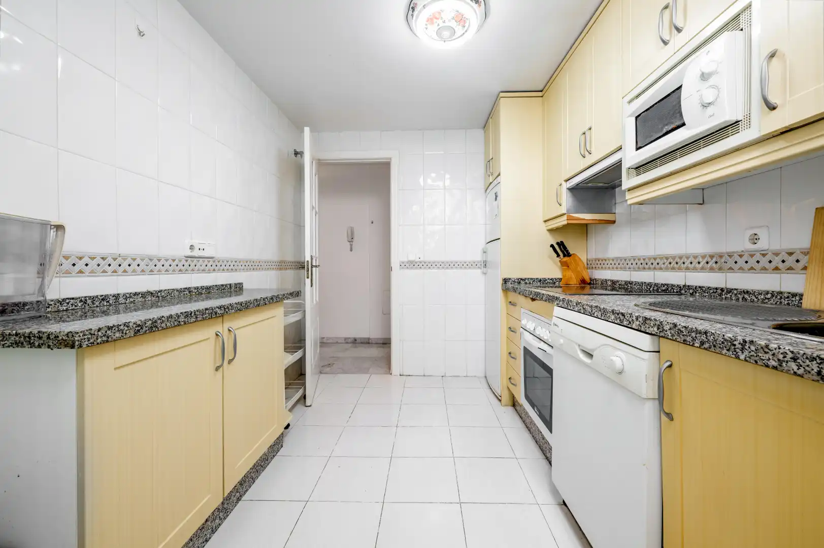 Cuina de Àtic en venda en Marbella amb Aire condicionat, Calefacció i Terrassa