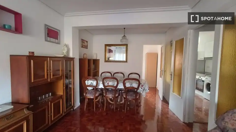 Habitació a Mendebaldea - Ermitagaña
