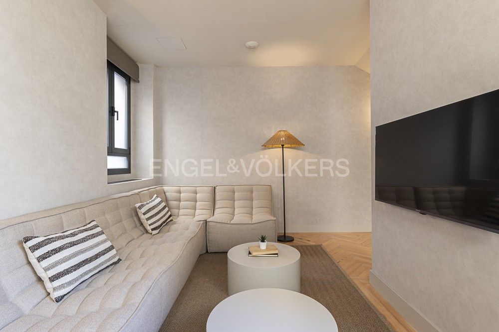 Sala de estar de Apartamento de alquiler en  Madrid Capital con Aire acondicionado, Calefacción y Amueblado