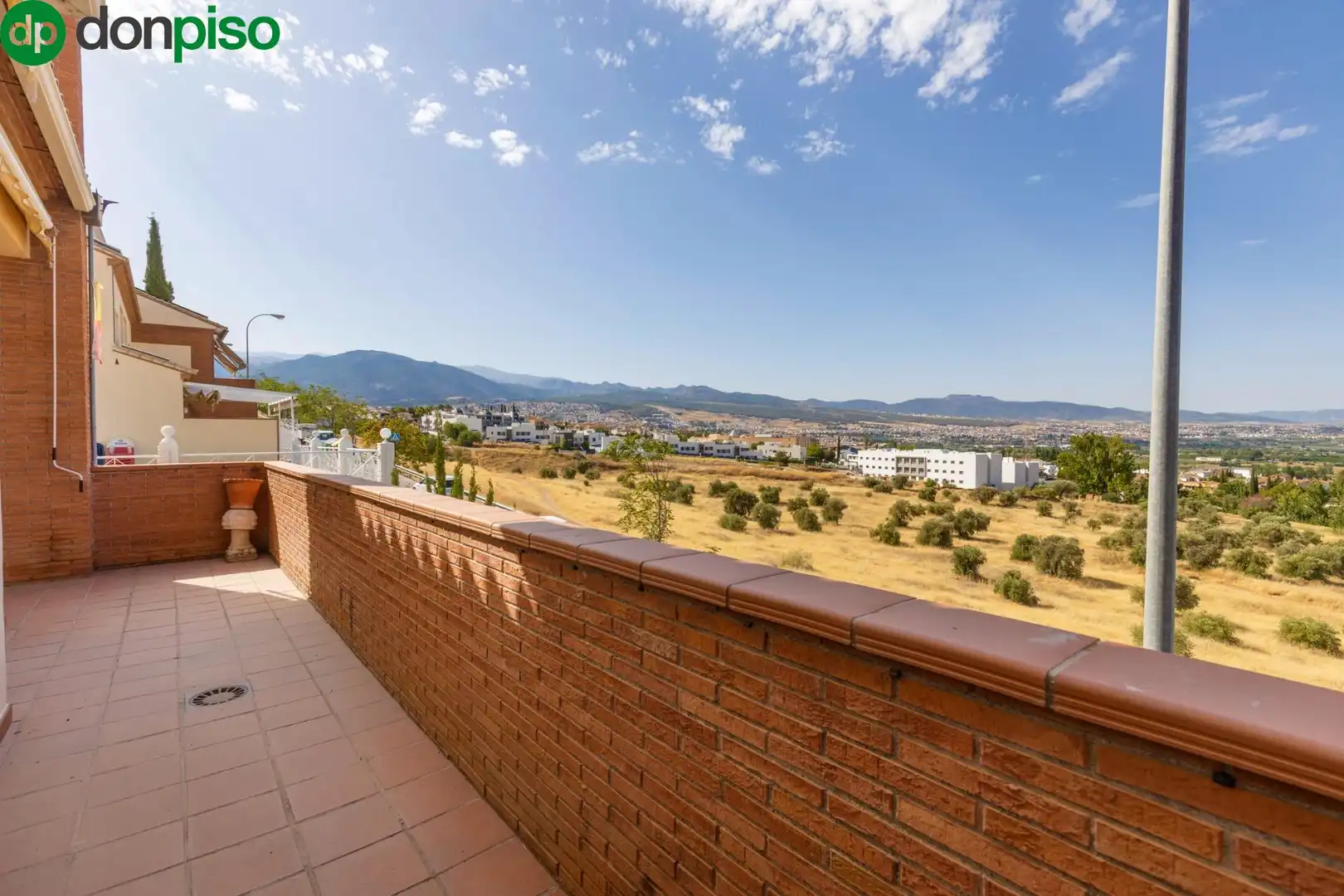 Terrasse von Einfamilien-Reihenhaus zum Verkauf in Granada mit Klimaanlage, Heizung und Terrasse