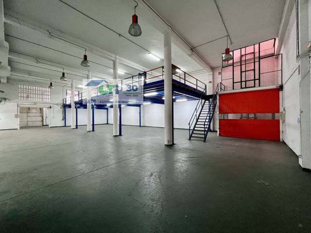 Nave industrial en Alquiler en POL.EL PORTAZGO en Venta del Olivar