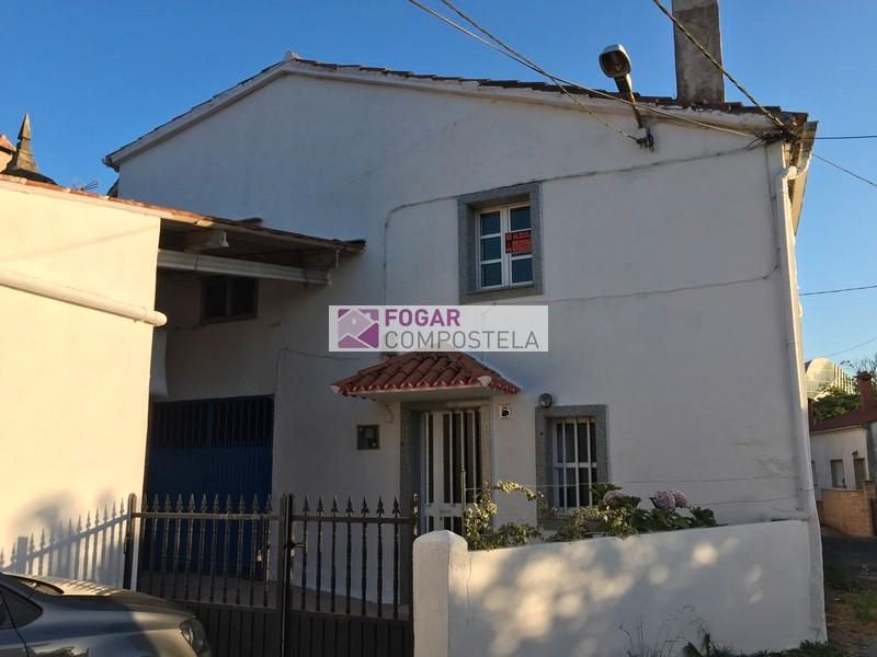 Vista exterior de Residencial en venda en Santiago de Compostela 