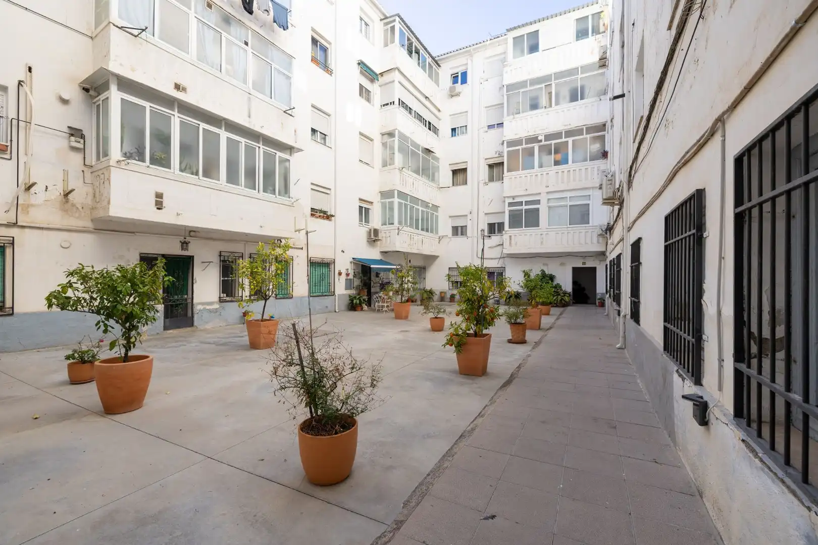 Exterior view of Flat for sale in Granada  with Air Conditioner and Heating