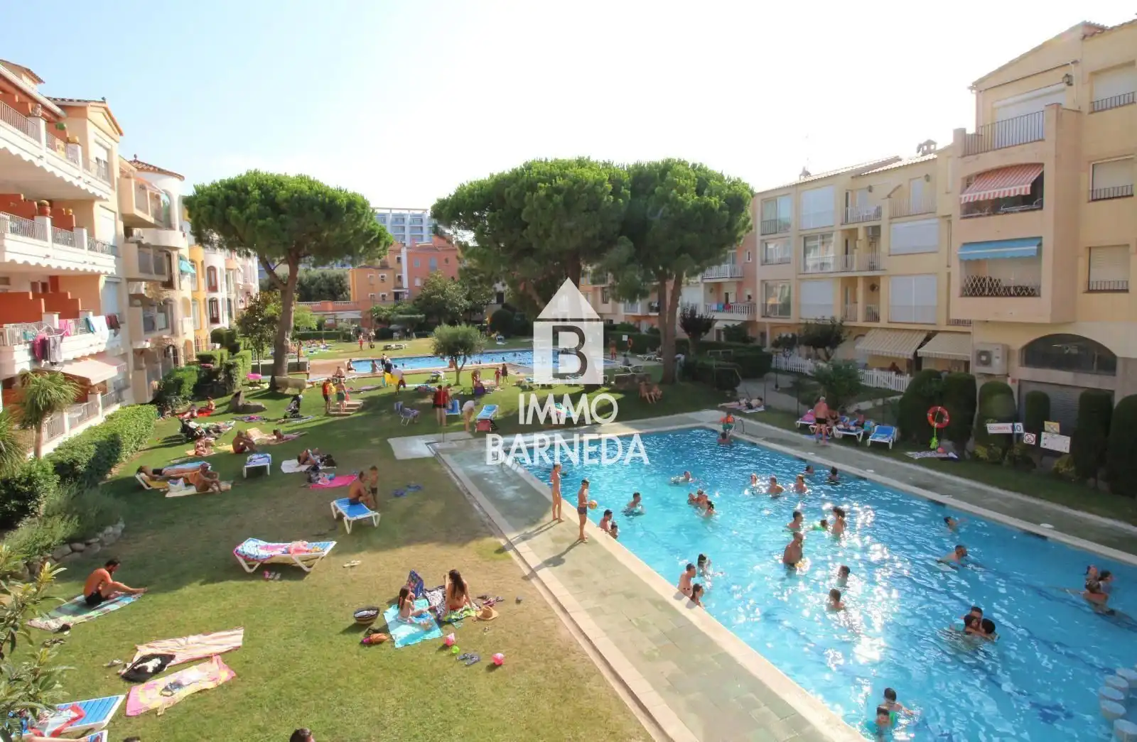 Piscina de Piso en venta en Empuriabrava con Aire acondicionado, Calefacción y Terraza