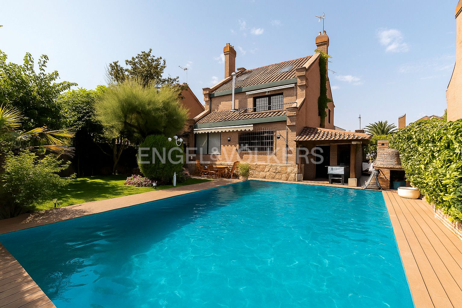 Exterior view of House or chalet to rent in Pozuelo de Alarcón  with Air Conditioner, Heating and Private garden