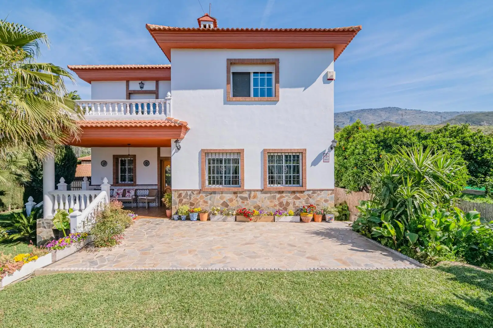Vista exterior de Casa o xalet en venda en Órgiva amb Aire condicionat, Calefacció i Jardí privat