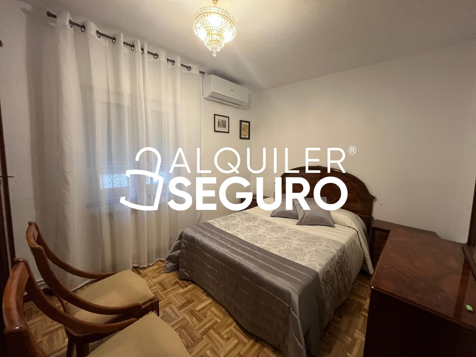 Habitación de Piso de alquiler en  Madrid Capital con Aire acondicionado, Calefacción y Amueblado