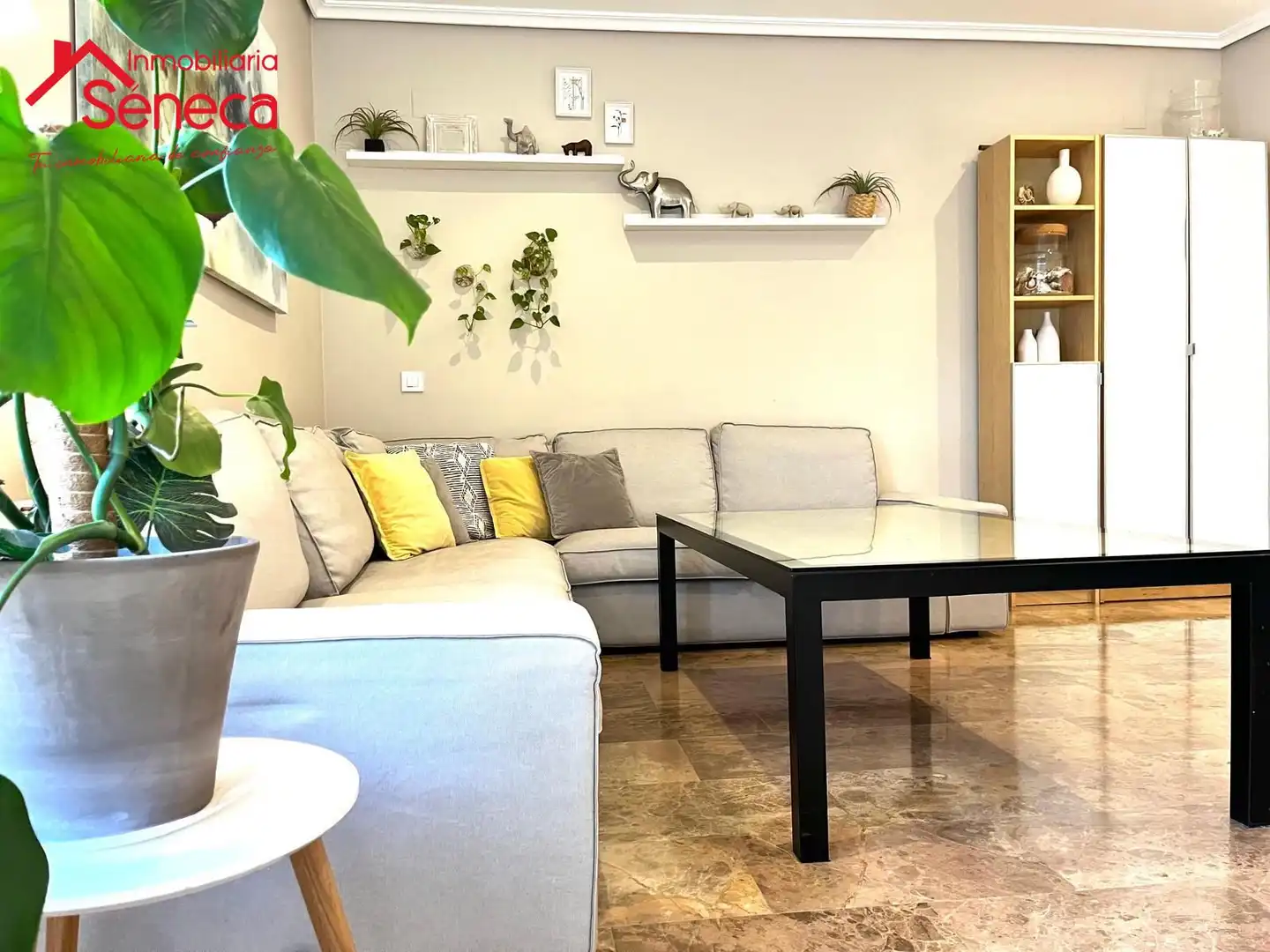 Living room of Flat for sale in Córdoba  with Air Conditioner, Heating and Furnished