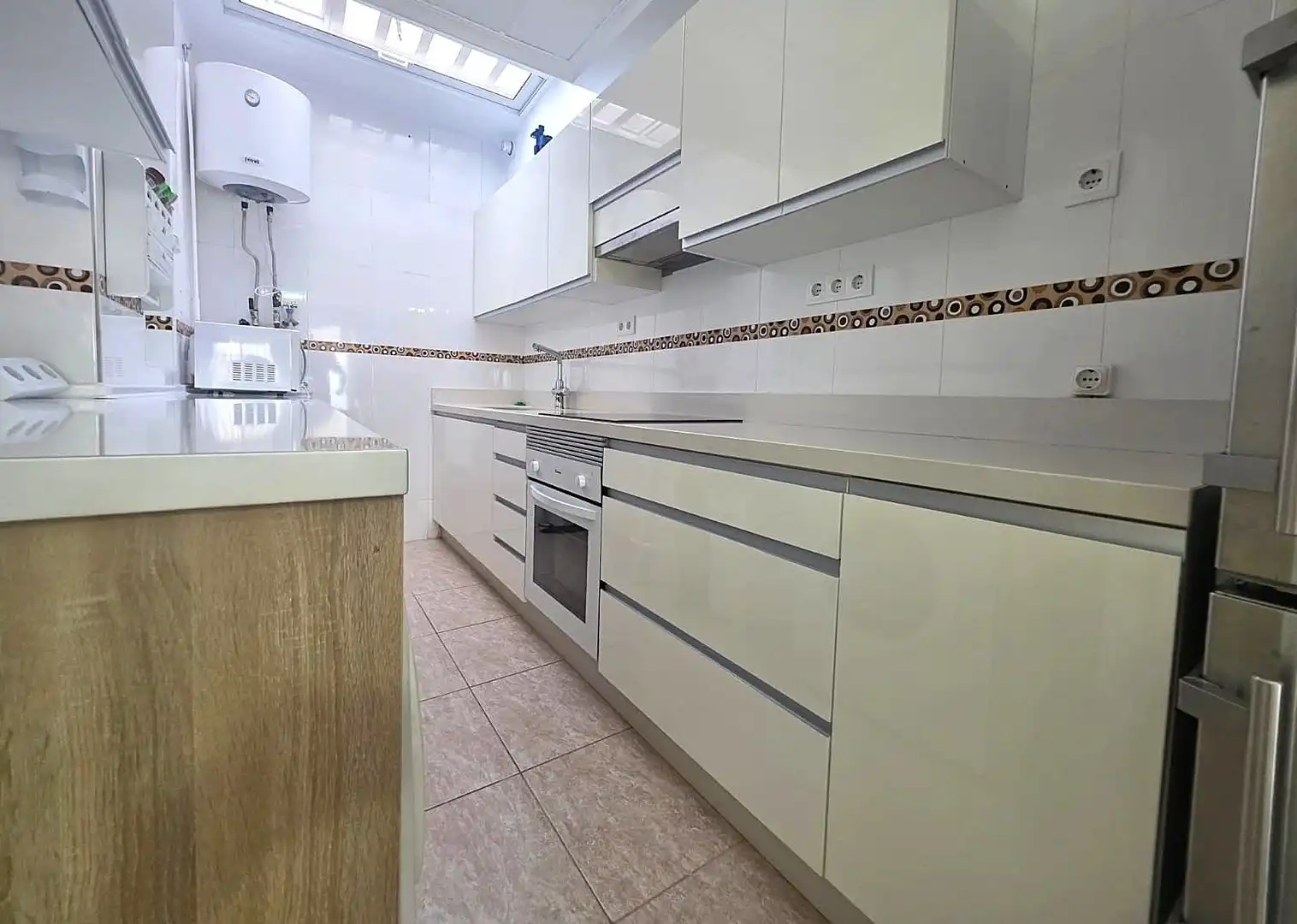 Cocina de Casa o chalet de alquiler en Santa Pola con Aire acondicionado, Jardín privado y Trastero