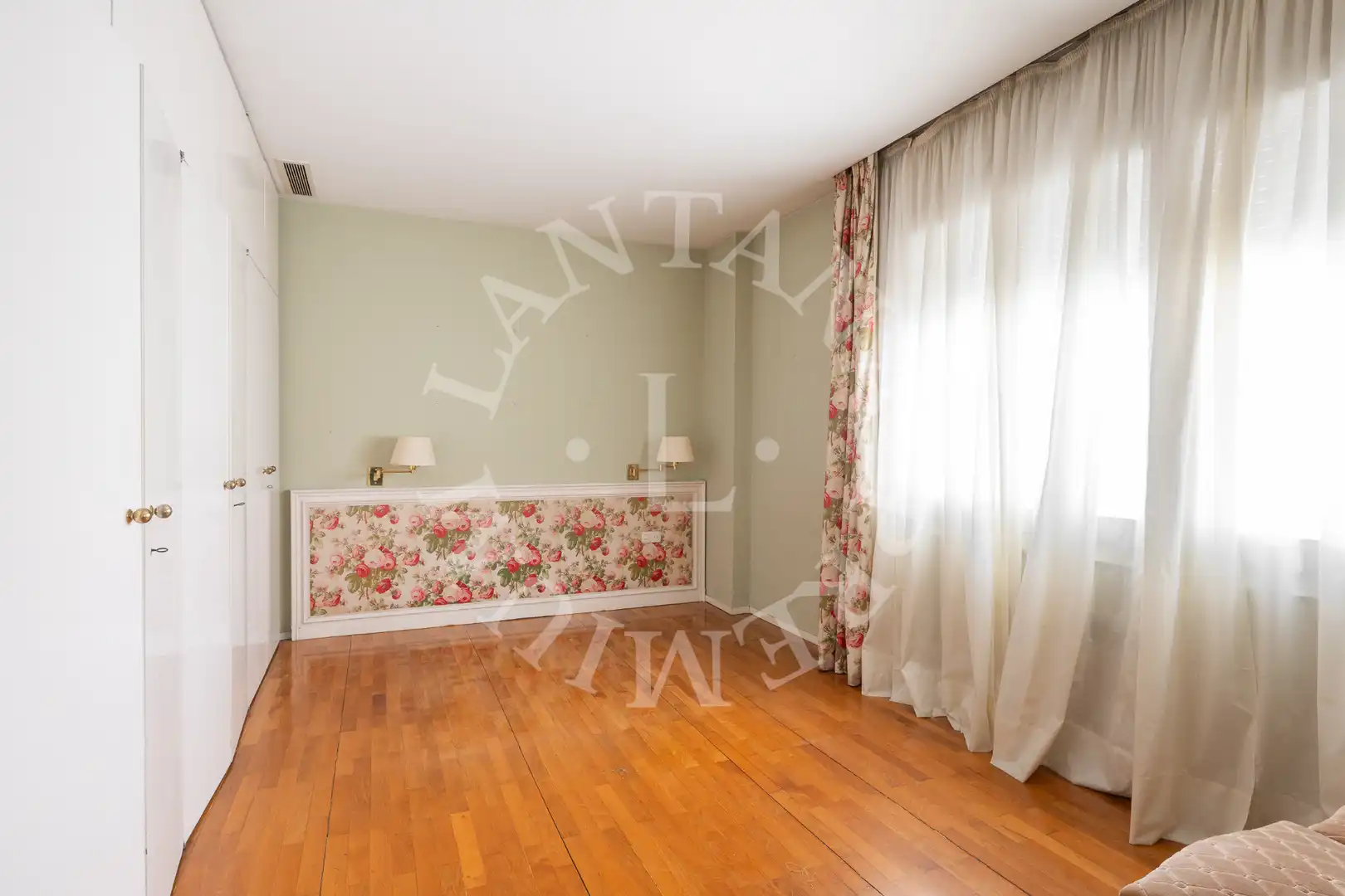 Habitación de Ático en venta en Barcelona con Aire acondicionado, Calefacción y Parquet