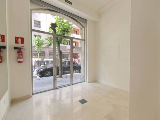 Local comercial en Alquiler en Licencido Poza en Zona Indautxu