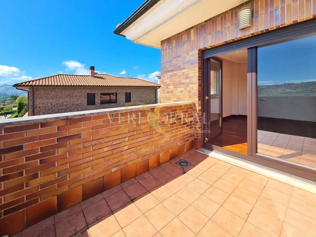 Terraza de Casa o chalet en venta en Oviedo  con Calefacción, Jardín privado y Terraza