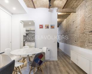 Exterior view of Apartment for sale in  Barcelona Capital  with Air Conditioner and Balcony