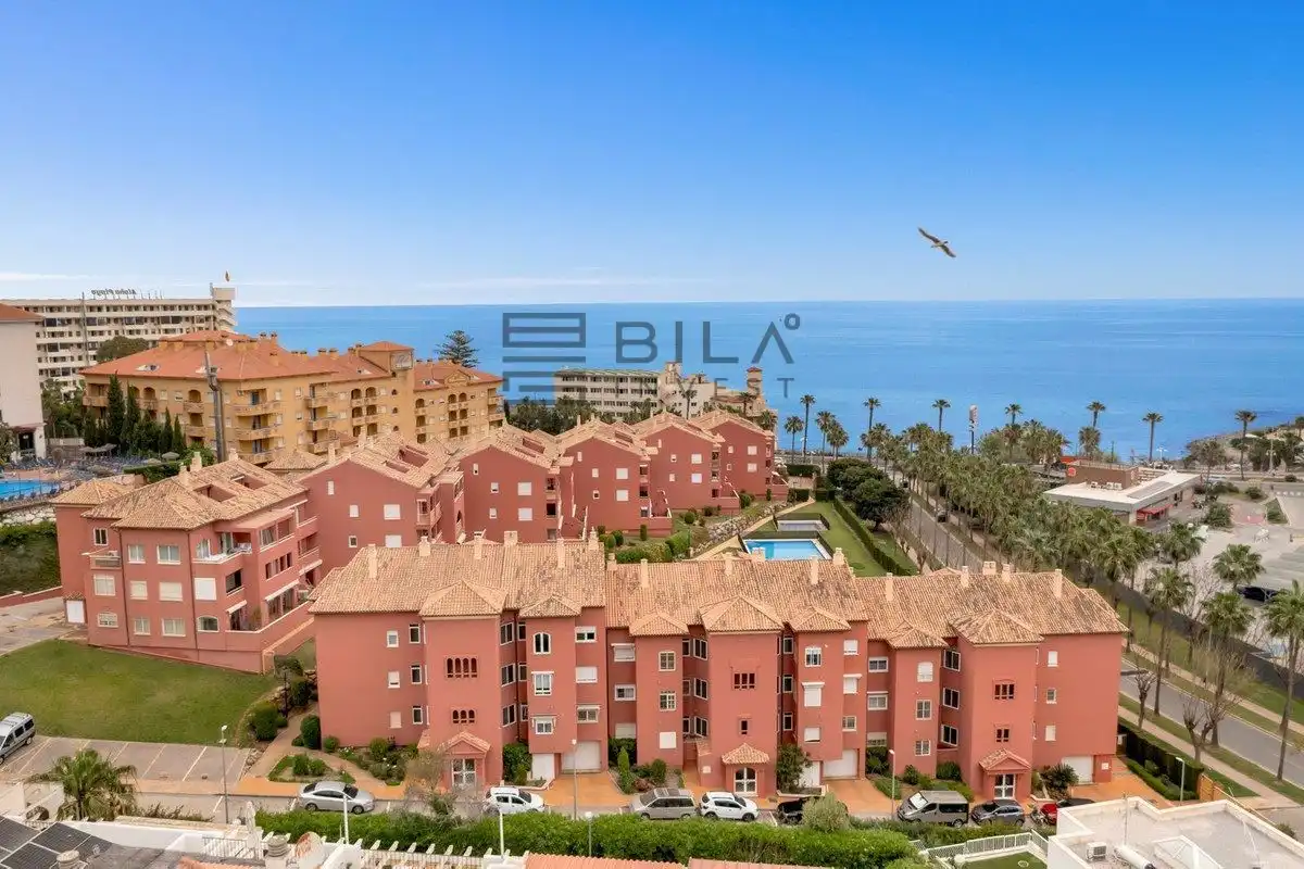 Flat with pool for sale in Marina de Torrequebrada