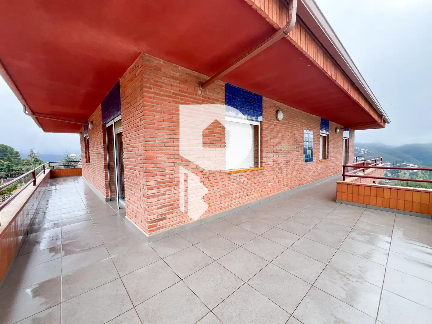 Vista exterior de Casa o xalet en venda en Vallirana amb Aire condicionat, Calefacció i Jardí privat