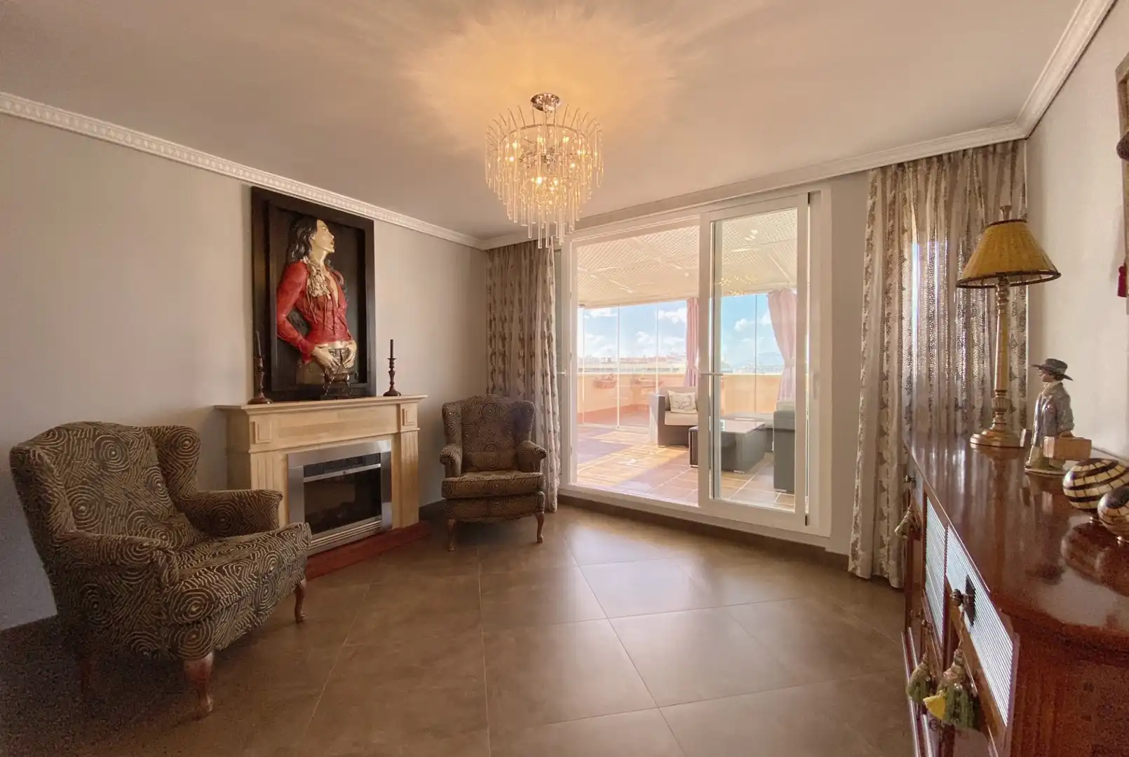 Sala d'estar de Àtic en venda en Marbella amb Aire condicionat, Terrassa i Forn