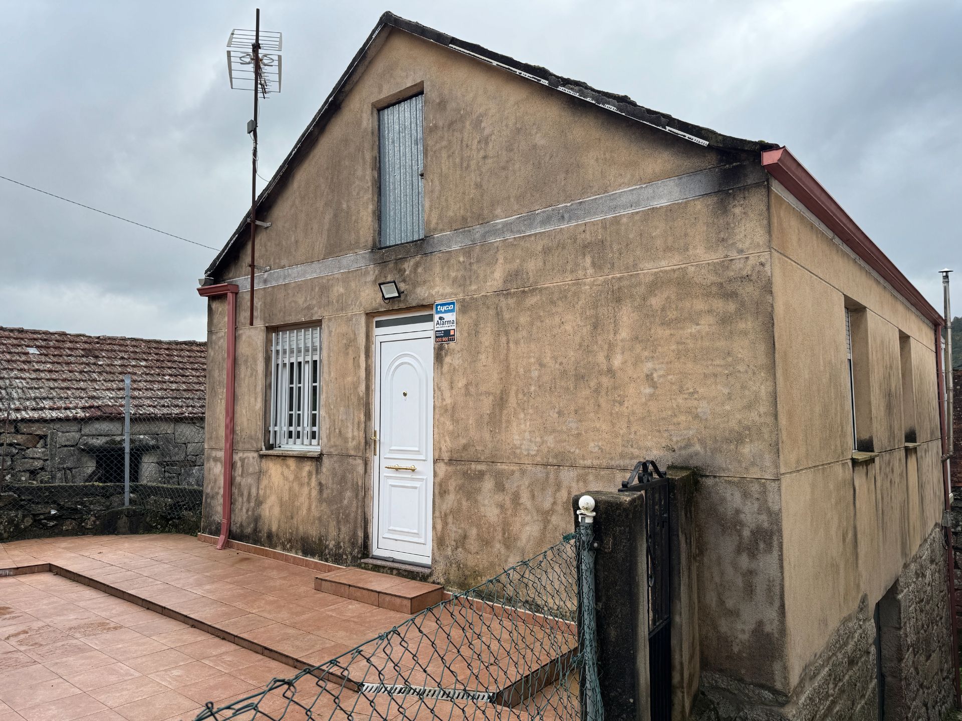 Vista exterior de Casa o xalet en venda en Melón amb Calefacció, Jardí privat i Traster
