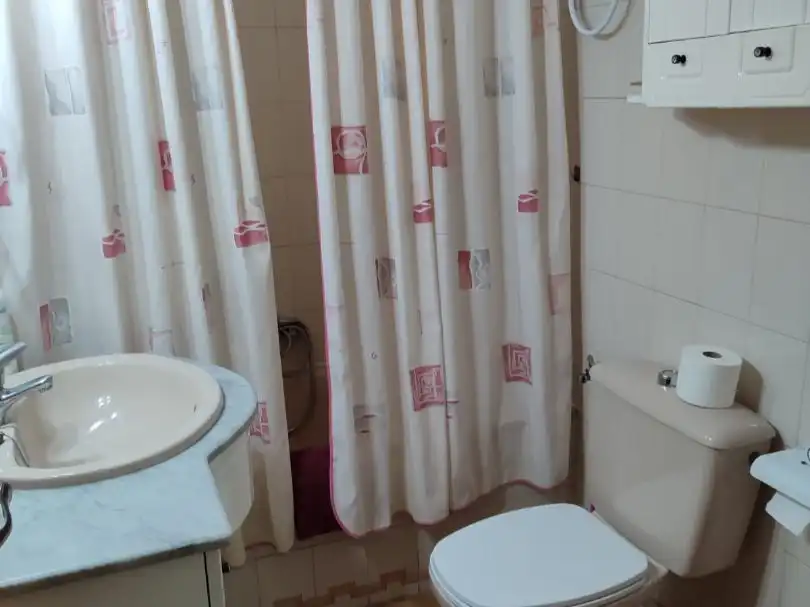 Bathroom of Flat for share in Almagro  with Air Conditioner, Heating and Furnished