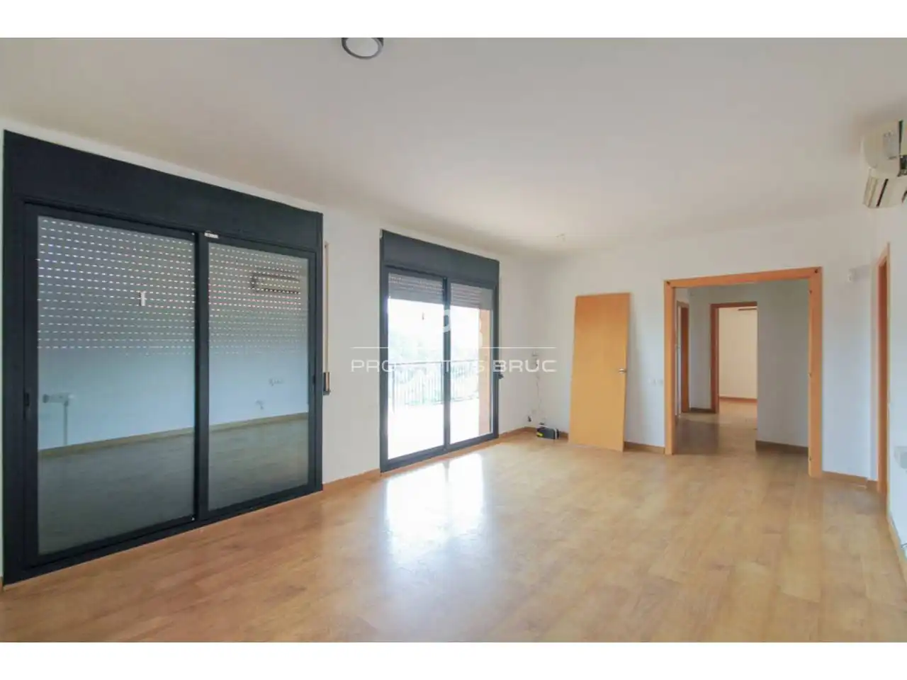 Villa mit Garten zum Verkauf in Corbera de Llobregat, imagen 2