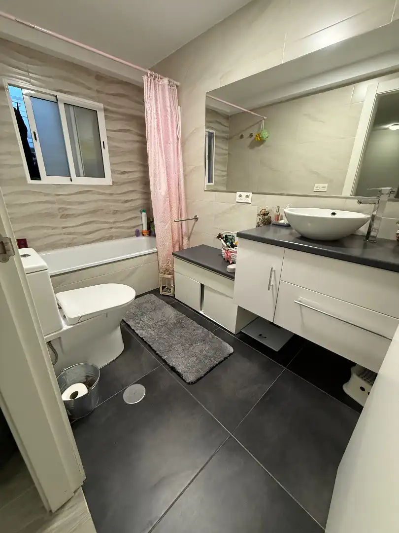 Baño de Piso en venta en Alcalá la Real con Calefacción, Trastero y Amueblado