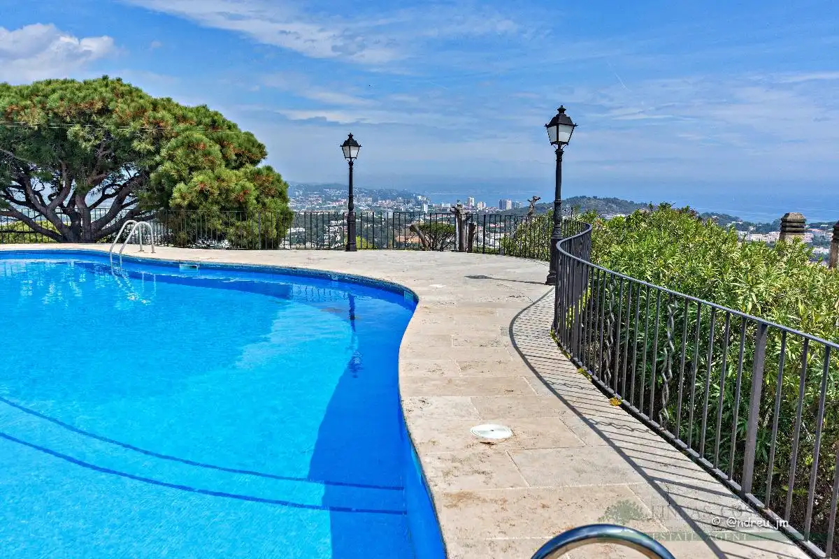Piscina de Apartament en venda en Sant Feliu de Guíxols amb Calefacció, Terrassa i Piscina comunitària