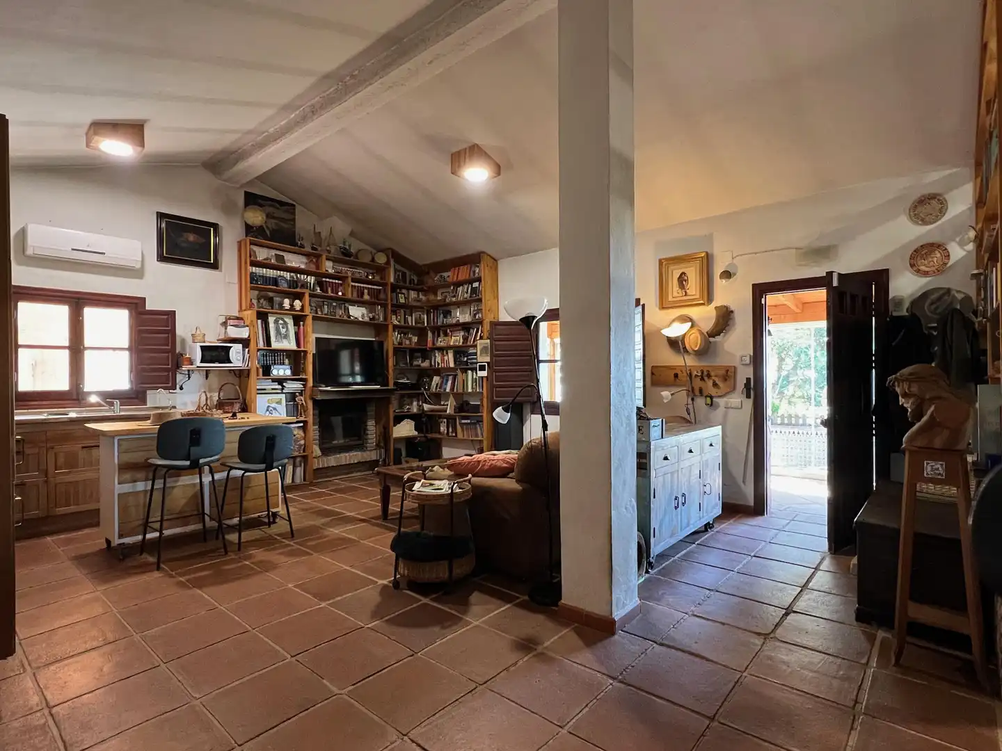 Sala de estar de Casa o chalet en venta en Vélez-Málaga con Aire acondicionado, Calefacción y Jardín privado