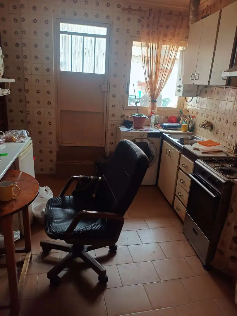 Cuina de Casa o xalet en venda en Venta del Moro amb Terrassa, Traster i Moblat