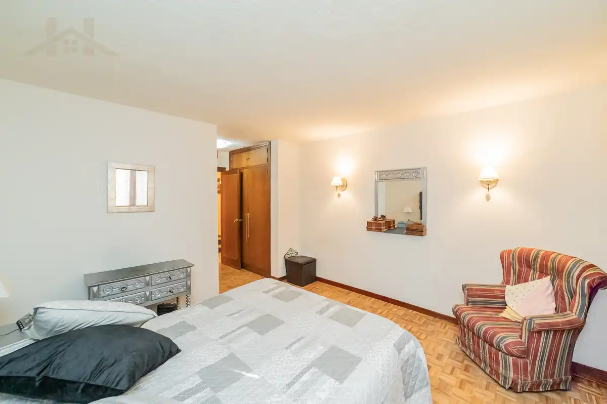 Habitación de Casa adosada en venta en Pozuelo de Alarcón con Aire acondicionado, Calefacción y Terraza