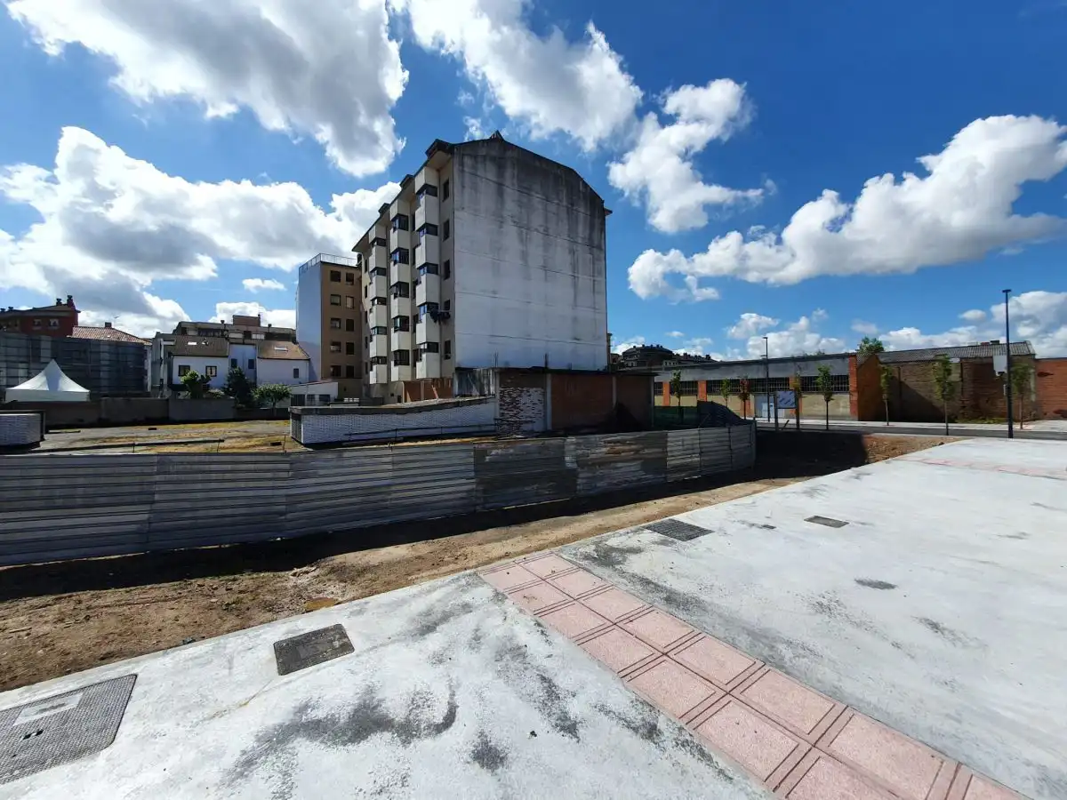 Residential land for sale in Lugones